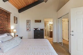 Charming Pu'ukala Sunset - Near Hiking And Golf 1 Bedroom Home by RedA