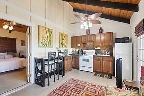 Charming Pu'ukala Sunset - Near Hiking And Golf 1 Bedroom Home by RedA