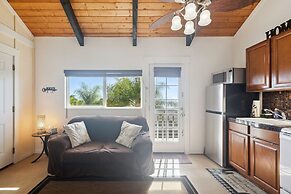 Cozy Sunset Views W/ Lanai - Close To Beach 1 Bedroom Home by RedAwnin