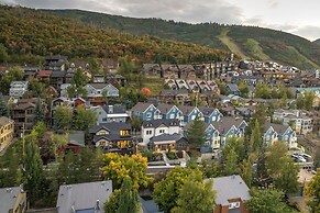 Norfolk Mountain Fantasy! 1121 5 Bedroom Home by RedAwning