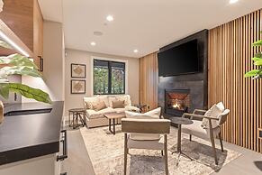 Norfolk Mountain Fantasy! 1121 5 Bedroom Home by RedAwning