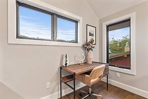 Norfolk Mountain Fantasy! 1121 5 Bedroom Home by RedAwning