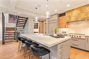 Norfolk Mountain Fantasy! 1121 5 Bedroom Home by RedAwning