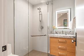 Norfolk Mountain Fantasy! 1121 5 Bedroom Home by RedAwning