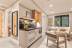 Norfolk Mountain Fantasy! 1121 5 Bedroom Home by RedAwning