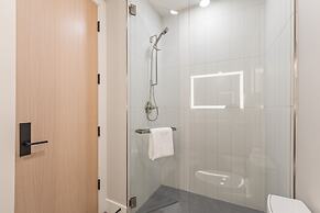 Norfolk Mountain Fantasy! 1121 5 Bedroom Home by RedAwning