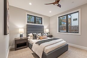 Norfolk Mountain Fantasy! 1121 5 Bedroom Home by RedAwning