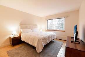 9 Vail #32 4 Bedroom Condo by RedAwning