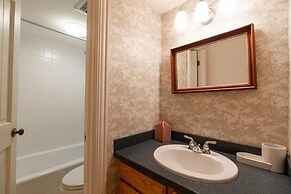 9 Vail #32 4 Bedroom Condo by RedAwning