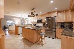 9 Vail #32 4 Bedroom Condo by RedAwning