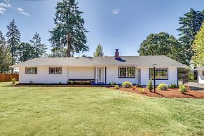 Chehalis Getaway w/ Golf Course View + Fire Pit!