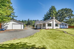 Chehalis Getaway w/ Golf Course View + Fire Pit!