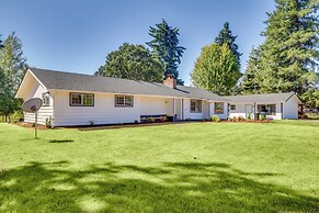 Chehalis Getaway w/ Golf Course View + Fire Pit!