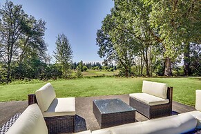 Chehalis Getaway w/ Golf Course View + Fire Pit!