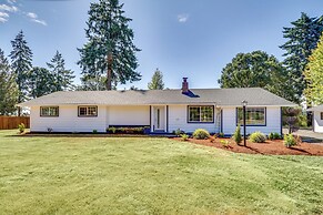 Chehalis Getaway w/ Golf Course View + Fire Pit!