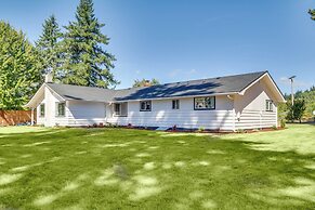 Chehalis Getaway w/ Golf Course View + Fire Pit!