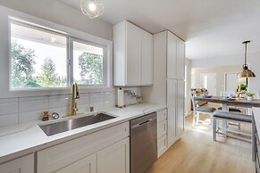 Chehalis Getaway w/ Golf Course View + Fire Pit!