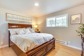 Chehalis Getaway w/ Golf Course View + Fire Pit!