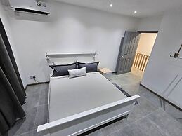 Rooftop Garden Jacuzzi Luxury Villa