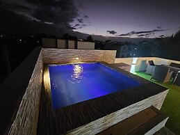 Rooftop Garden Jacuzzi Luxury Villa