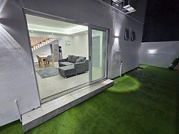 Rooftop Garden Jacuzzi Luxury Villa