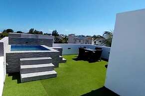 Rooftop Garden Jacuzzi Luxury Villa