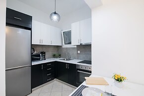 Midtown Apartment by CorfuEscapes