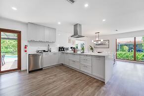 Awesome House with pool Westchester