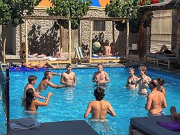 Viajero Huacachina Hostel