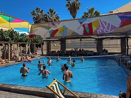 Viajero Huacachina Hostel