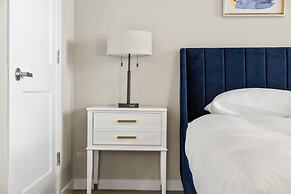 Chic Apt w Jacuzzi Lake Front Nr Casino Imax