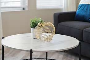 Chic Apt w Jacuzzi Lake Front Nr Casino Imax