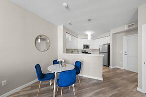 Chic Apt w Jacuzzi Lake Front Nr Casino Imax