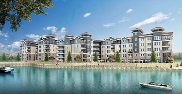 Chic Apt w Jacuzzi Lake Front Nr Casino Imax