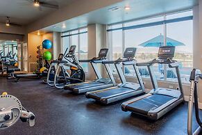 Chic Apt w Jacuzzi Lake Front Nr Casino Imax