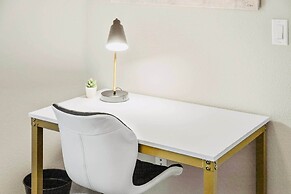 Chic Apt w Jacuzzi Lake Front Nr Casino Imax