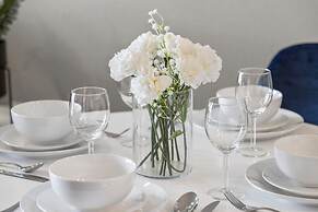 Chic Apt w Jacuzzi Lake Front Nr Casino Imax