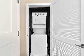 Chic Apt w Jacuzzi Lake Front Nr Casino Imax