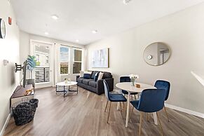 Chic Apt w Jacuzzi Lake Front Nr Casino Imax