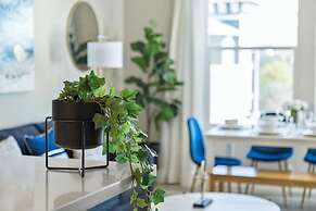 Designer Apt With Jacuzzi Pool Mountain Views