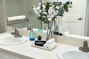 Designer Apt With Jacuzzi Pool Mountain Views