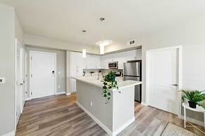 Designer Apt With Jacuzzi Pool Mountain Views