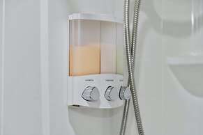 Designer Apt With Jacuzzi Pool Mountain Views