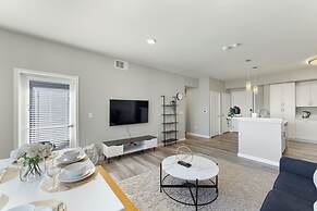 Designer Apt With Jacuzzi Pool Mountain Views