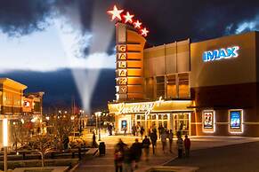 Designer Apt With Jacuzzi Pool Mountain Views