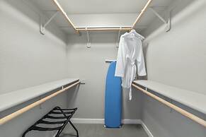 Designer Apt With Jacuzzi Pool Mountain Views