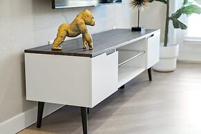 Designer Apt With Jacuzzi Sky Lounge Gym Access