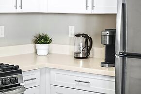 Designer Apt With Jacuzzi Sky Lounge Gym Access