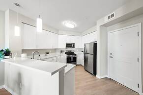 Designer Apt With Jacuzzi Sky Lounge Gym Access