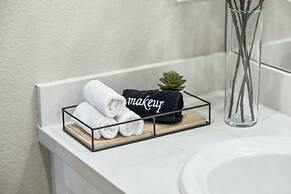 Designer Apt With Jacuzzi Sky Lounge Gym Access